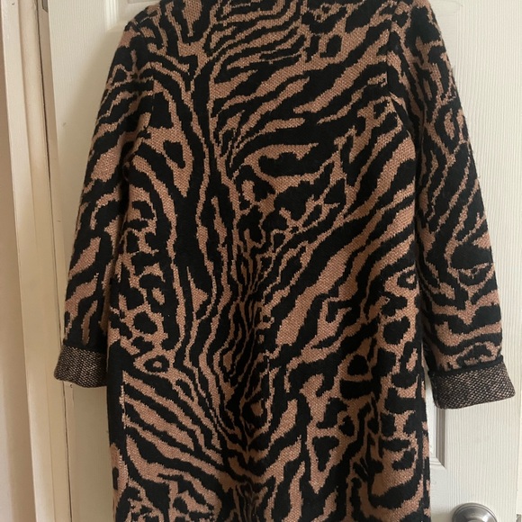 Gorgeous animal print sweater jacket large - Picture 2 of 4
